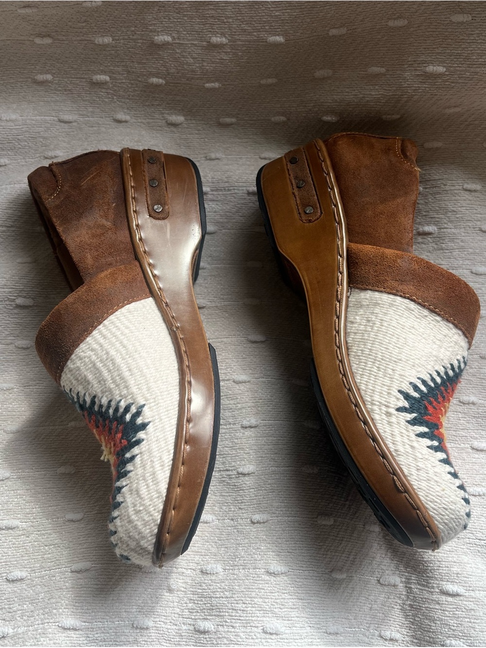 NWOB Born Embroidered Clogs - Picture 3 of 4